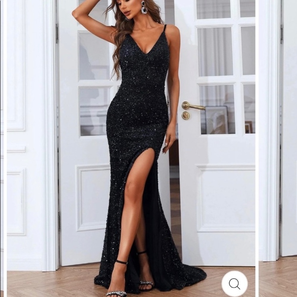 MISSORD OPEN BACK SPLIT THIGH SEQUINS PROM DRESS /  SIZE:  M / COLOR: BLACK